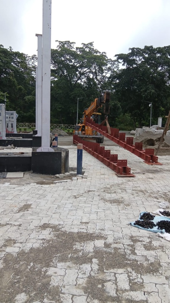 Hydraulic Crane Assembly & Heavy-Duty Paving